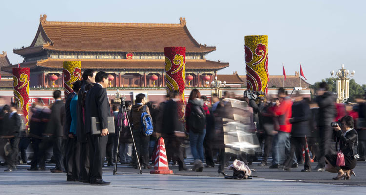 11月8日上午，中國共產(chǎn)黨第十八次全國代表大會(huì)即將在北京人民大會(huì)堂開幕。 這是大會(huì)開幕前的天安門廣場。　新華社記者王曄攝